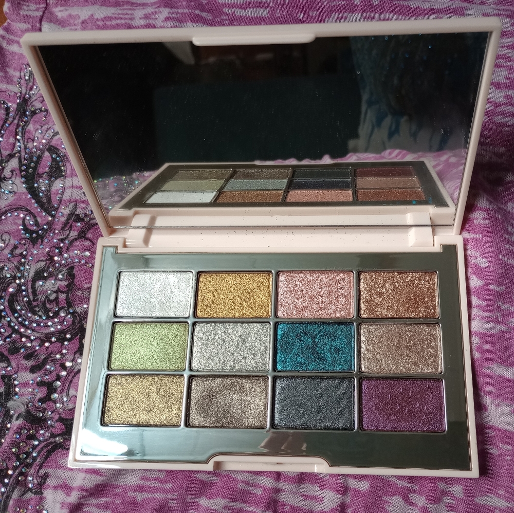 Jouer ultra foil eyeshadow palette